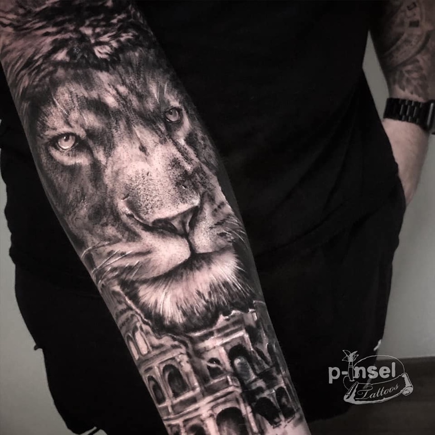 SW Tattoo – Löwe & Architektur