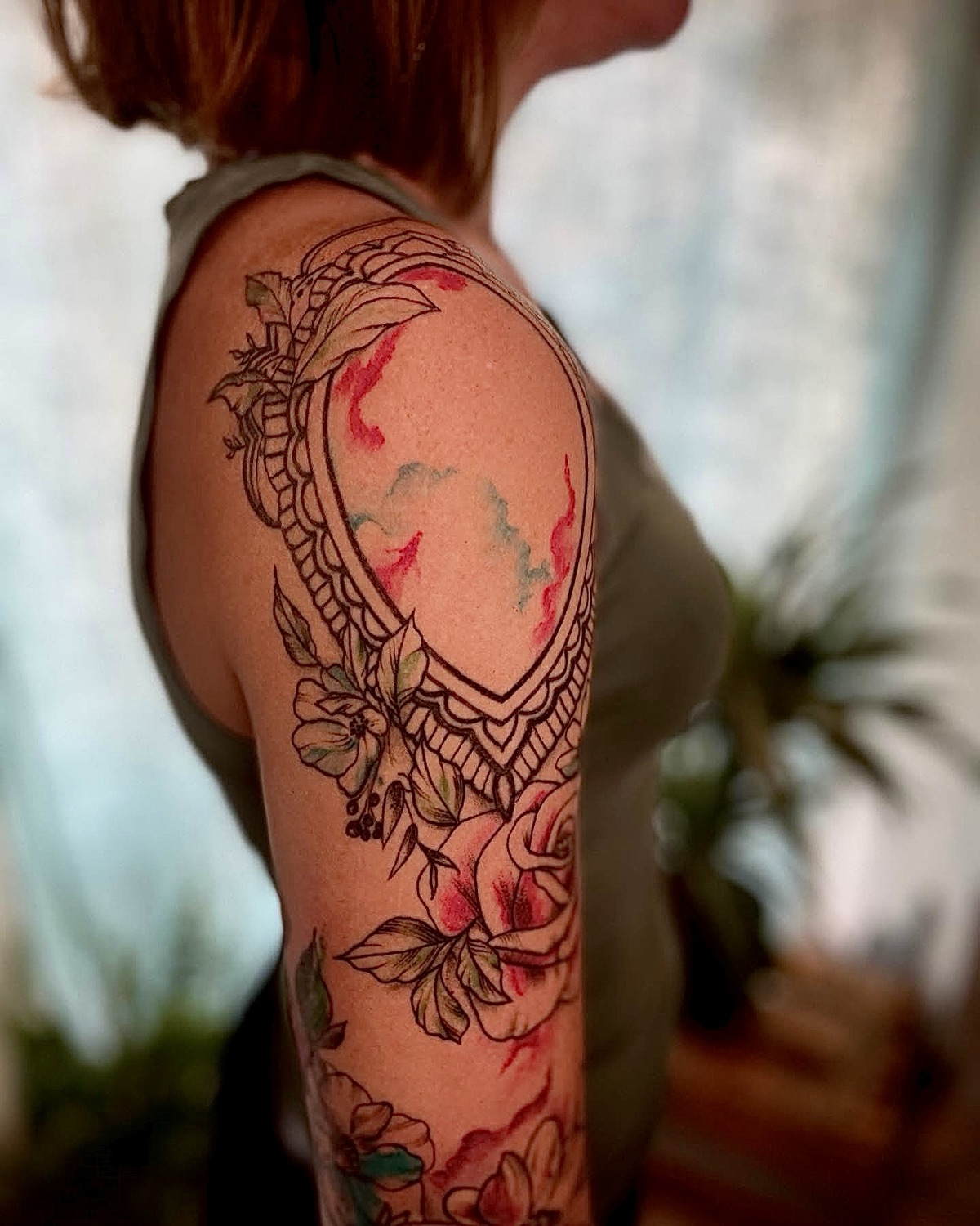 Blumen mit Mandala am Arm — buntes Tattoo von Pia Insel