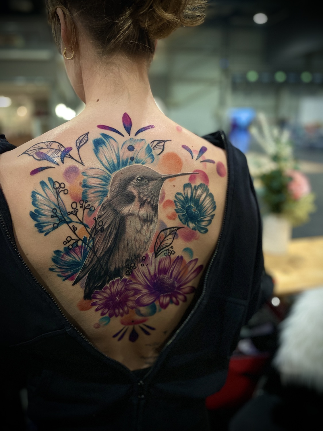 Buntes Rücken-Tattoo von Pia Insel